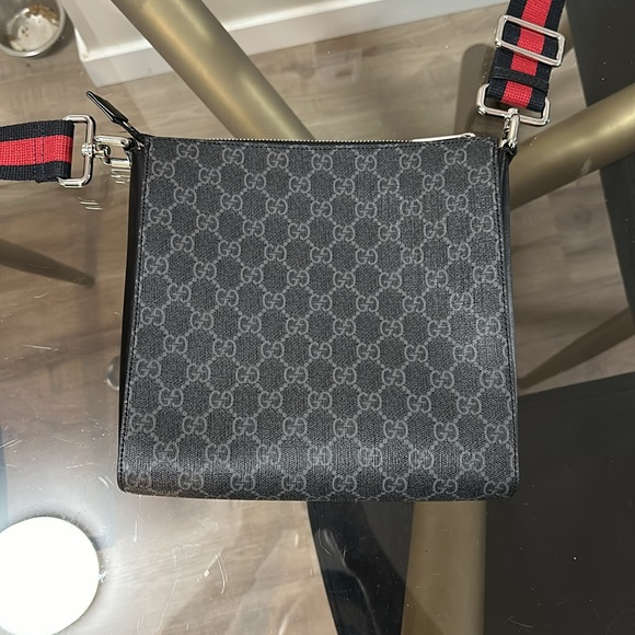 GUCCI BLACK SMALL MESSENGER BAG UNISEX - Picture 5 of 6